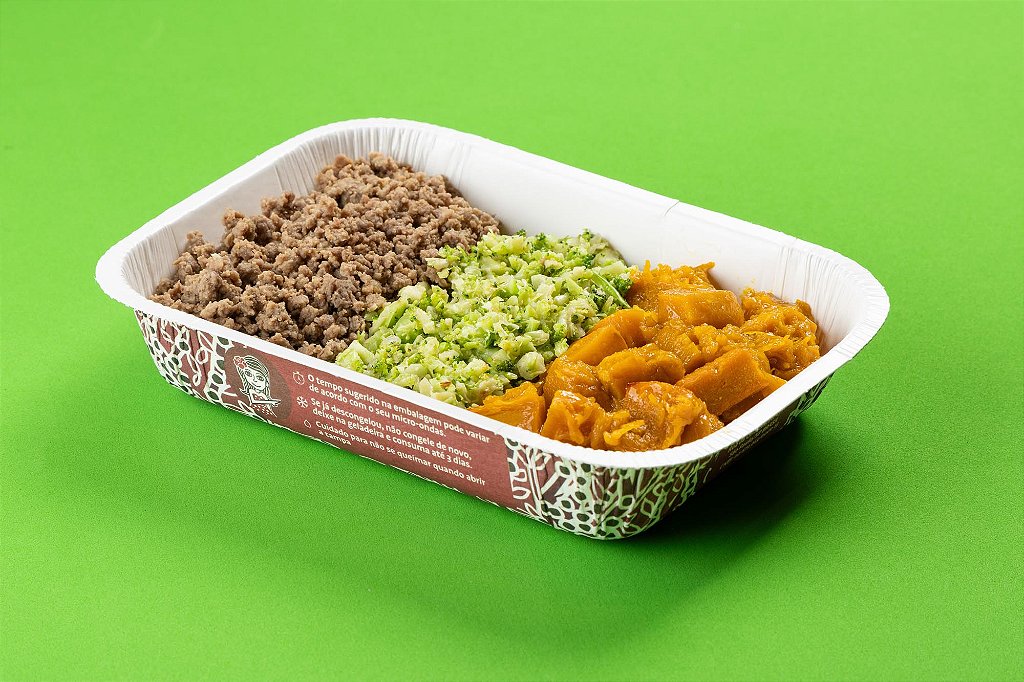 Carne moída refogada com falso arroz de brócolis e abóbora cabotiã assada 4...