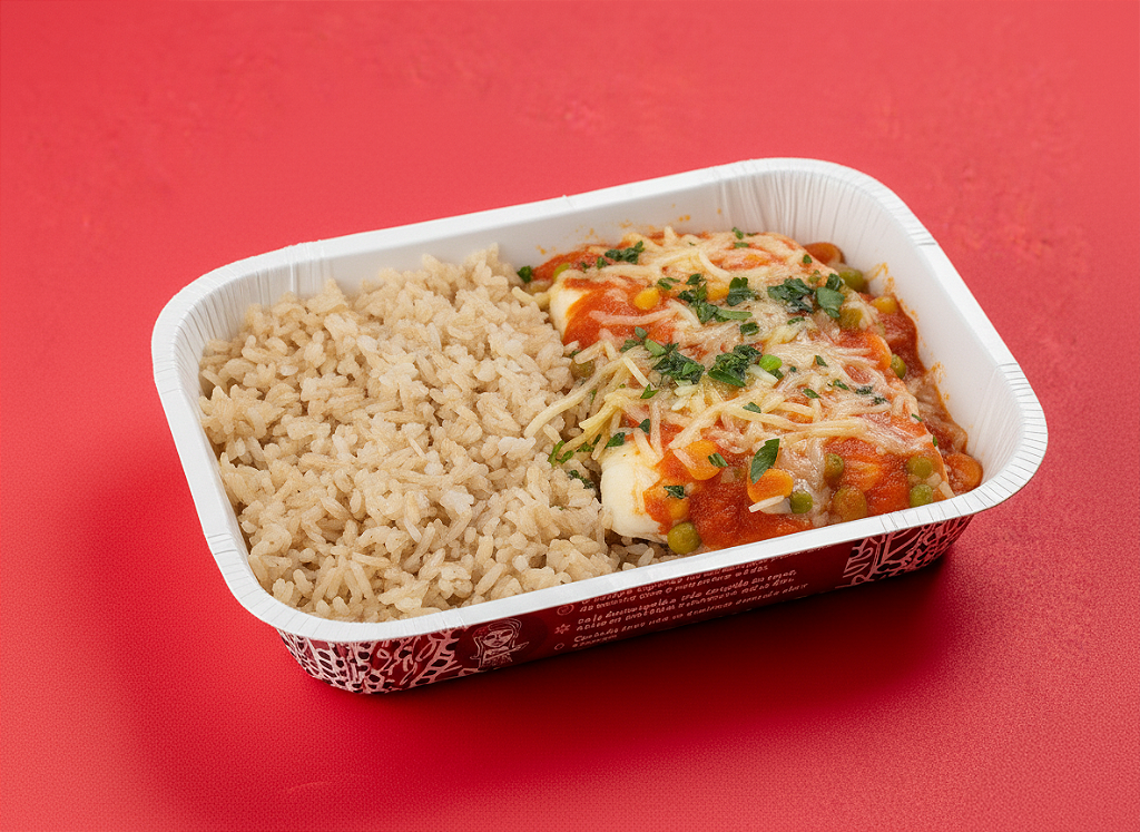 Filé de Saint Peter com molho de tomates frescos, ervilha, milho, requeijão...