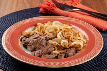 Iscas de filé mignon acebolado congelado 200g