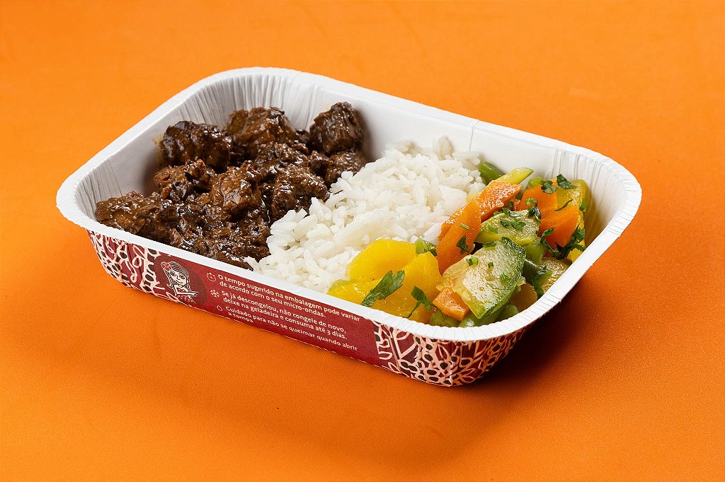 Picadinho ao molho funghi com arroz branco e legumes na manteiga 400g